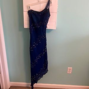 Cache formal dress